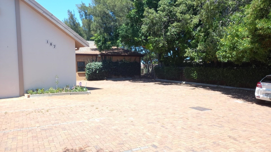 To Let commercial Property for Rent in Pinelands Western Cape